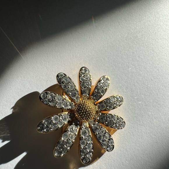 Stunning gold tone SWAROVSKI flower brooch pin - Picture 10 of 14